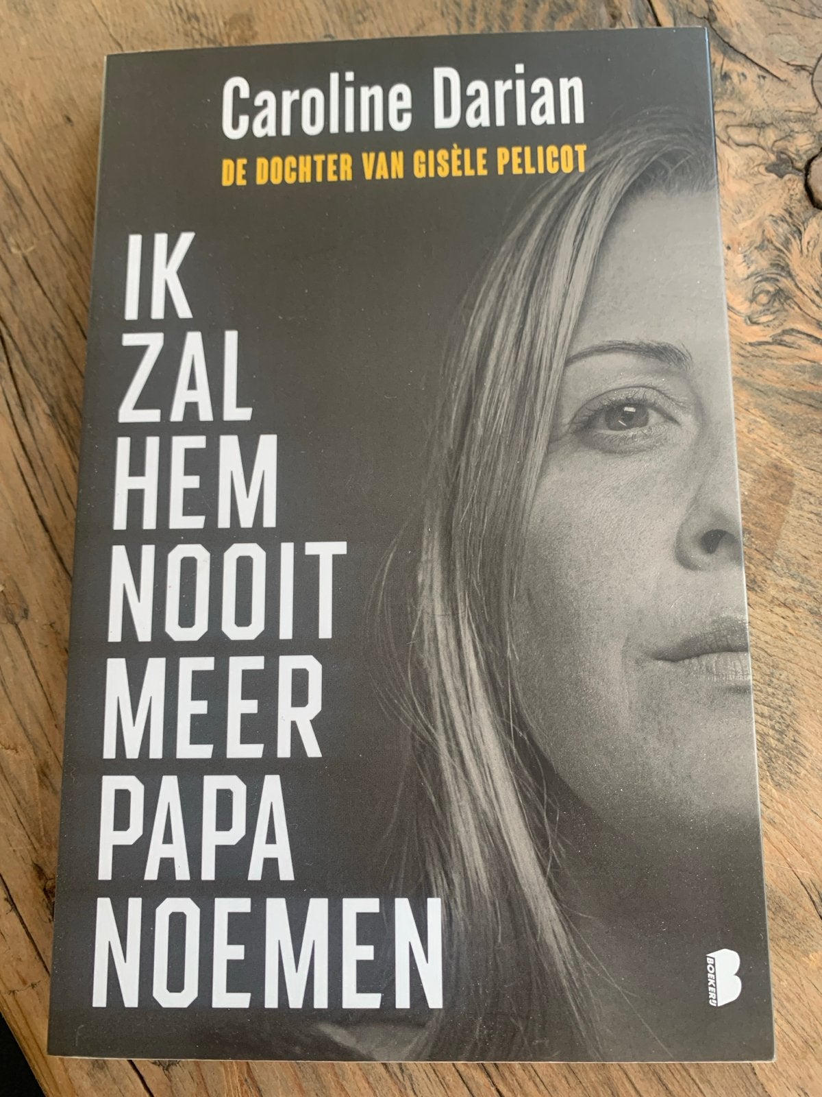 Ik zal hem nooit meer papa noemen - Caroline Darian, Boeken, Ophalen of Verzenden, Zo goed als nieuw, Overige