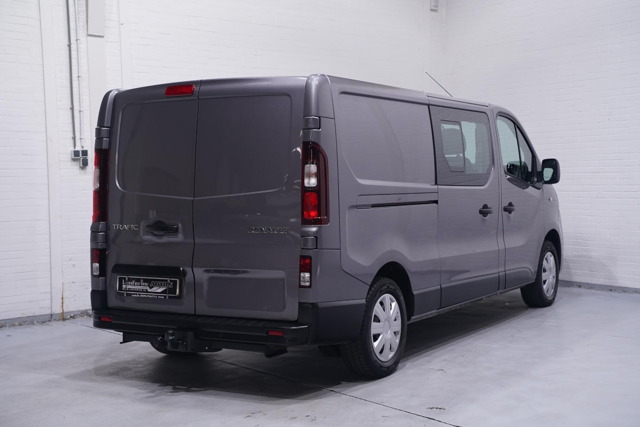 Renault Trafic 1.6 dCi 125 pk Dubbel Cabine L2 Navi, Trekhaa, Voorwielaandrijving, Gebruikt, 2000 kg, Bedrijf