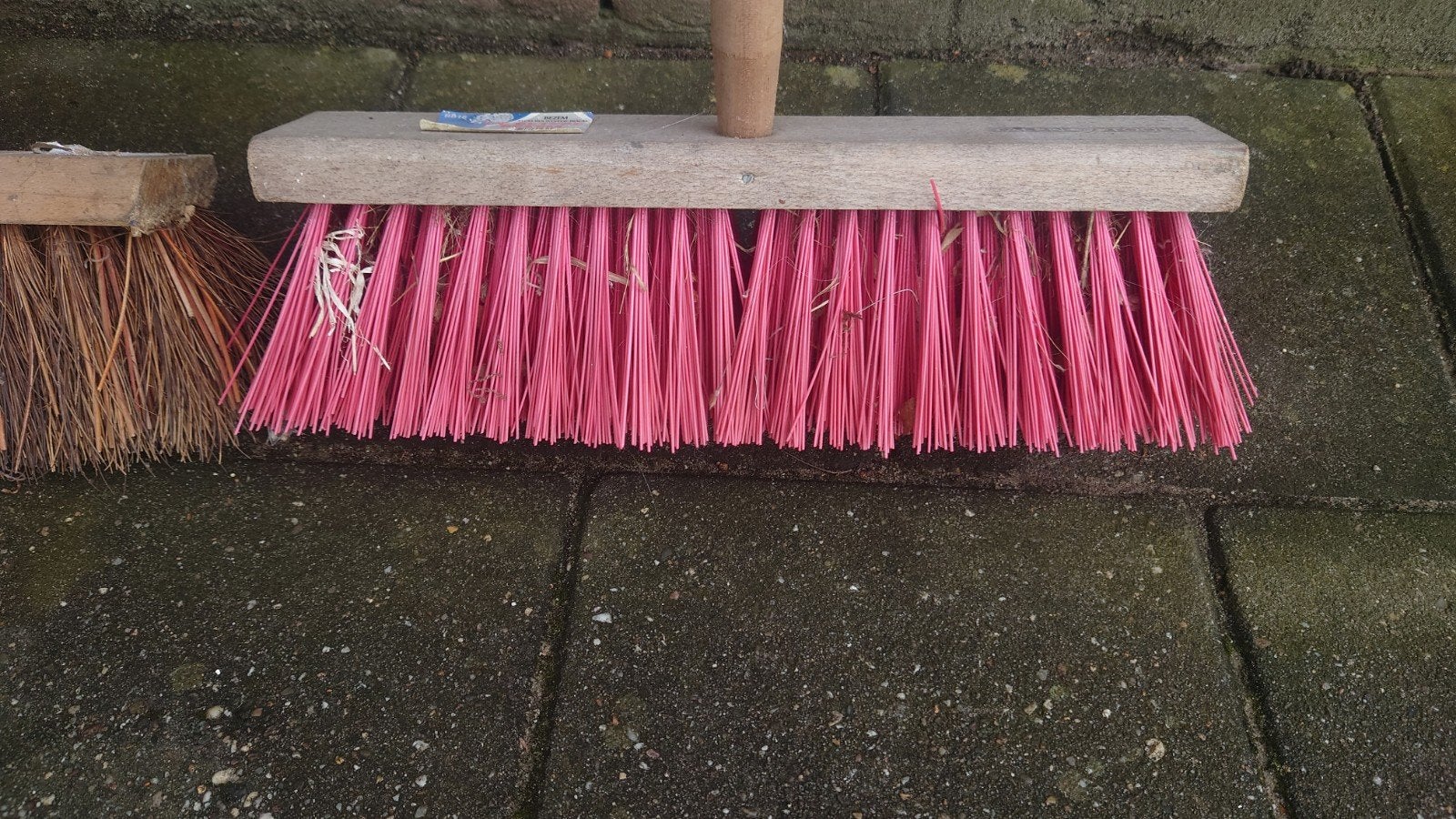 grote harde bezem 41 cm met steel, Tuin en Terras, Ophalen, Bezem