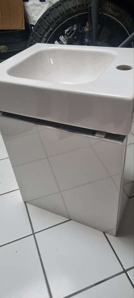 WC fontein met hoogglans wit kastje, Ophalen