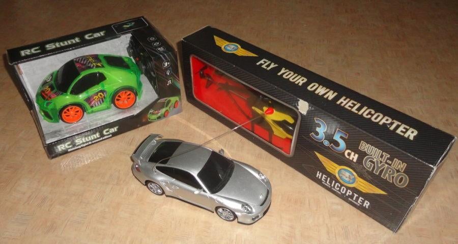2x RC bestuurbare auto + helicopter in 1 koop € 12,-, Elektro, Gebruikt, Ophalen of Verzenden, Auto onroad