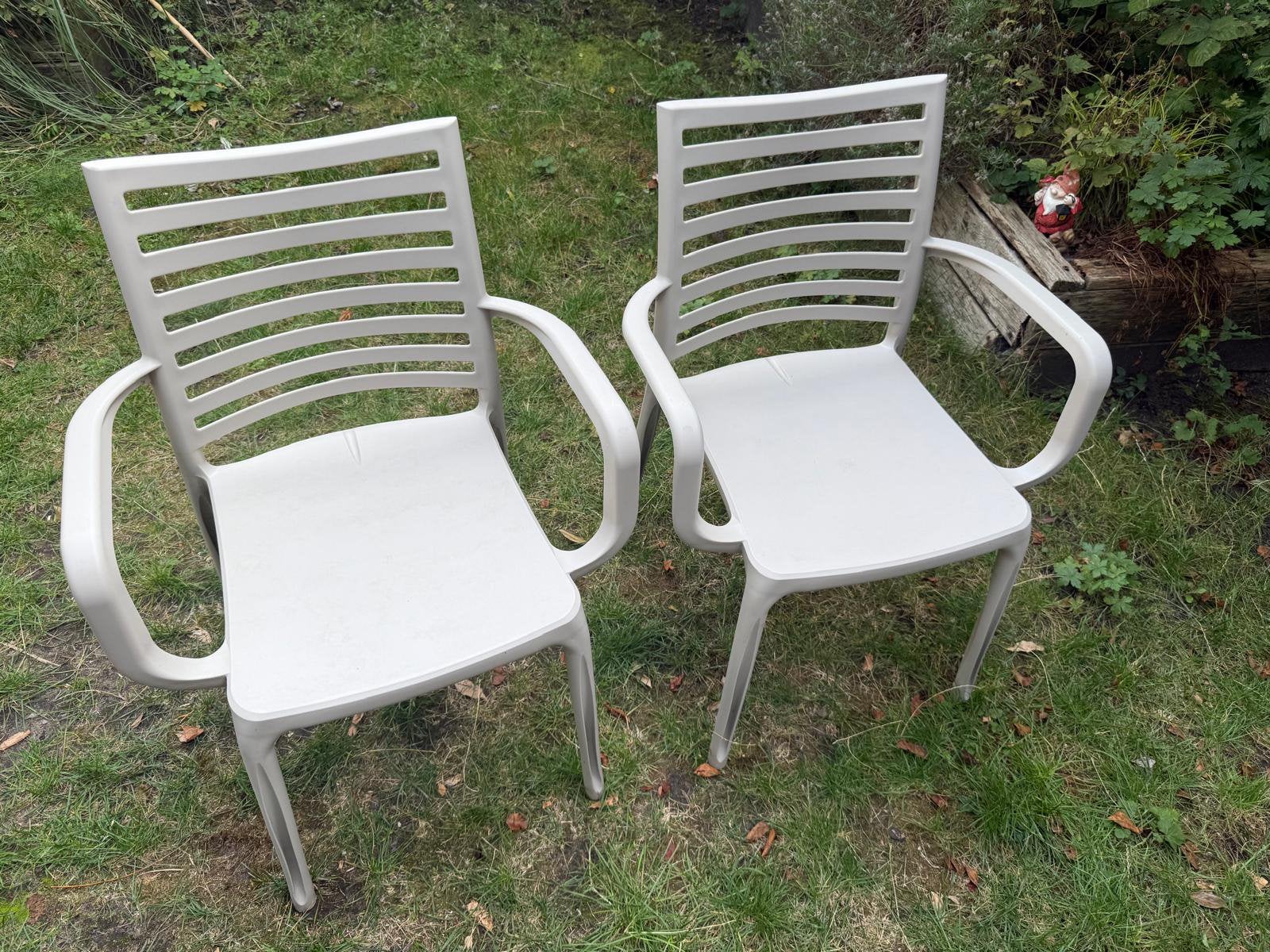Gratis af te halen tuinstoelen en wit meubel, Ophalen, Gebruikt