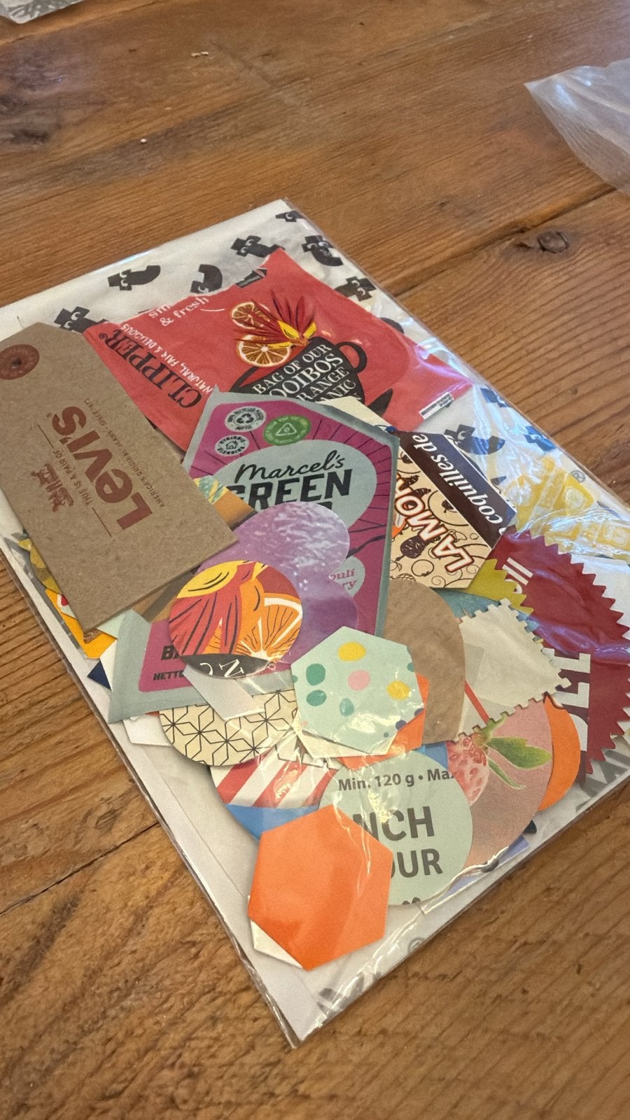 Scrap materiaal in zakje - Diverse knutselstukjes, Gebruikt, Meerkleurig, Ophalen of Verzenden, Papier of Karton