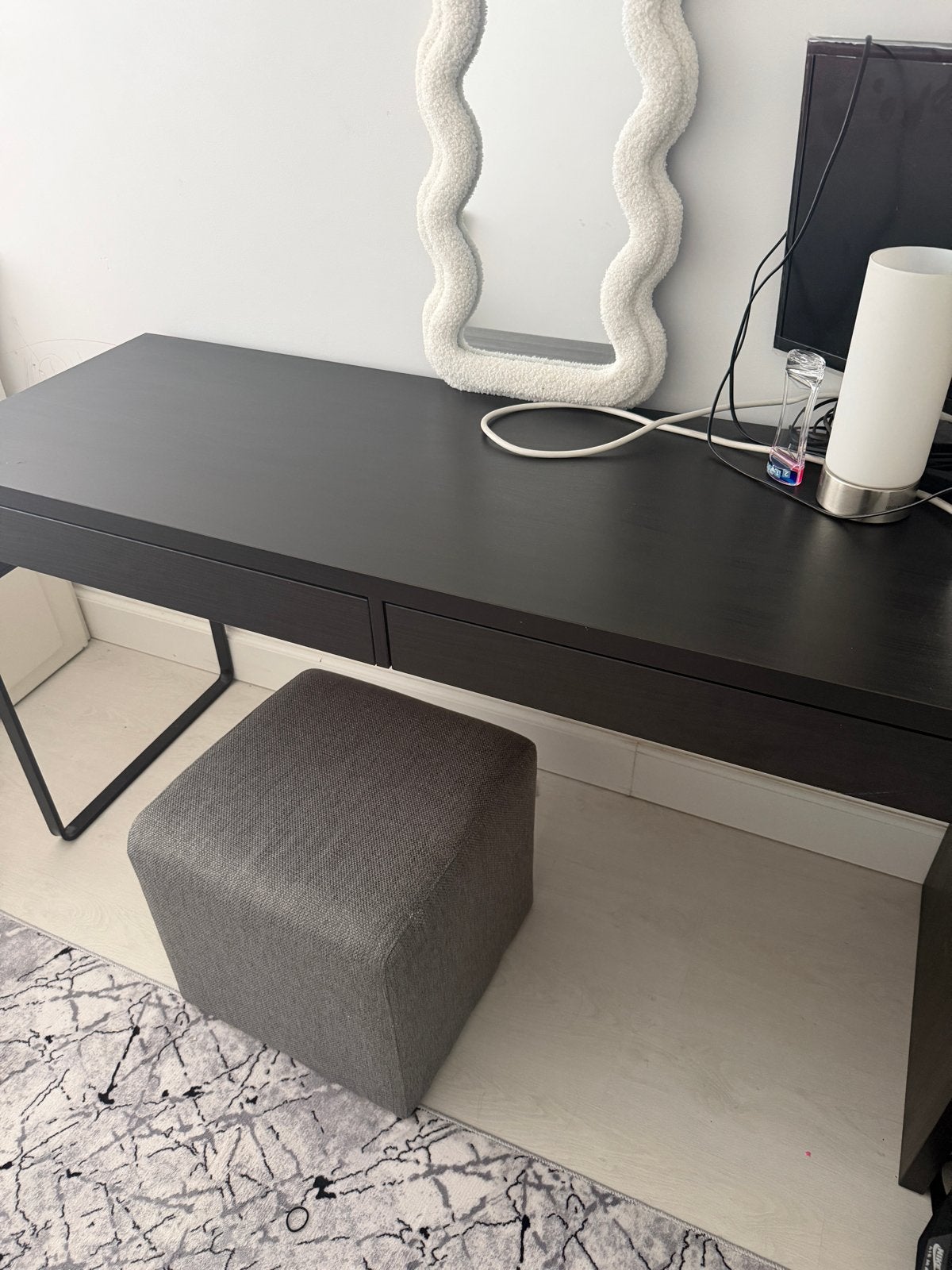 Donkerbruin bureau met lades micke ikea, Huis en Inrichting, Ophalen, Gebruikt