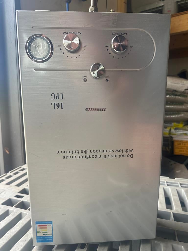 LPG Geiser 16L - Nieuwstaat, Doe-het-zelf en Verbouw, Geisers en Boilers, Ophalen, Minder dan 3 jaar oud, Minder dan 20 liter