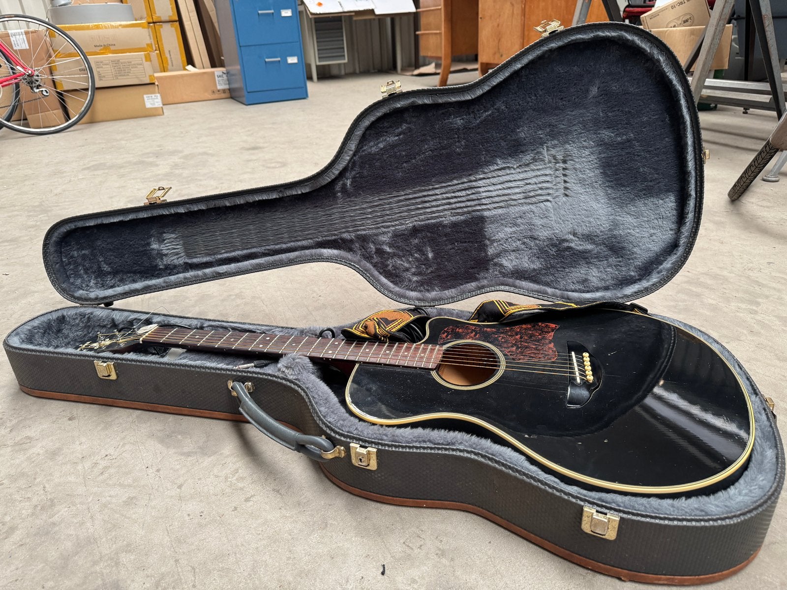 Yamaha APX-4 elektro-akoestische gitaar + koffer en stand, Muziek en Instrumenten, Ophalen, Gebruikt, Western- of Steelstringgitaar