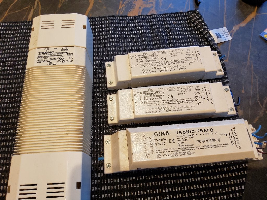 4 x tranformator 230- 12 volt Gira Tronic trafo, Doe-het-zelf en Verbouw, Elektra en Kabels, Ophalen of Verzenden, Gebruikt, Overige typen