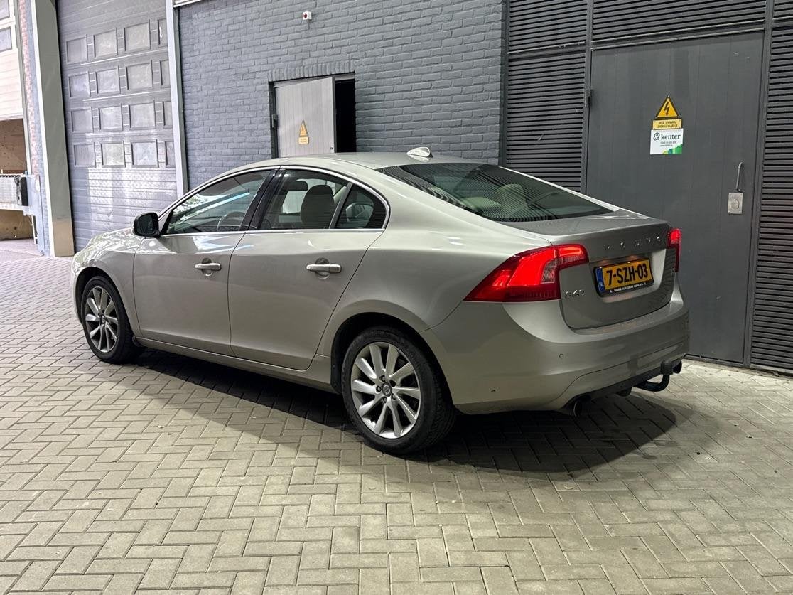 Volvo S60 1.6 T3 Momentum | Trekhaak | Cruise Control | Lede, Auto's, Voorwielaandrijving, Stof, Gebruikt, 4 cilinders