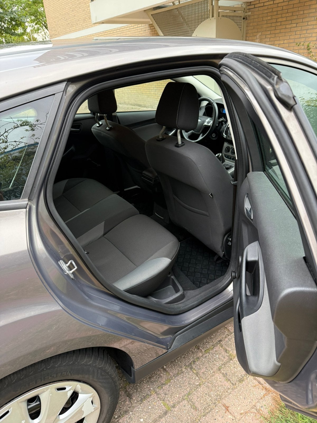Foto 5 van Ford Focus 1.0 Ecoboost 74KW 5-D 2012 Bruin