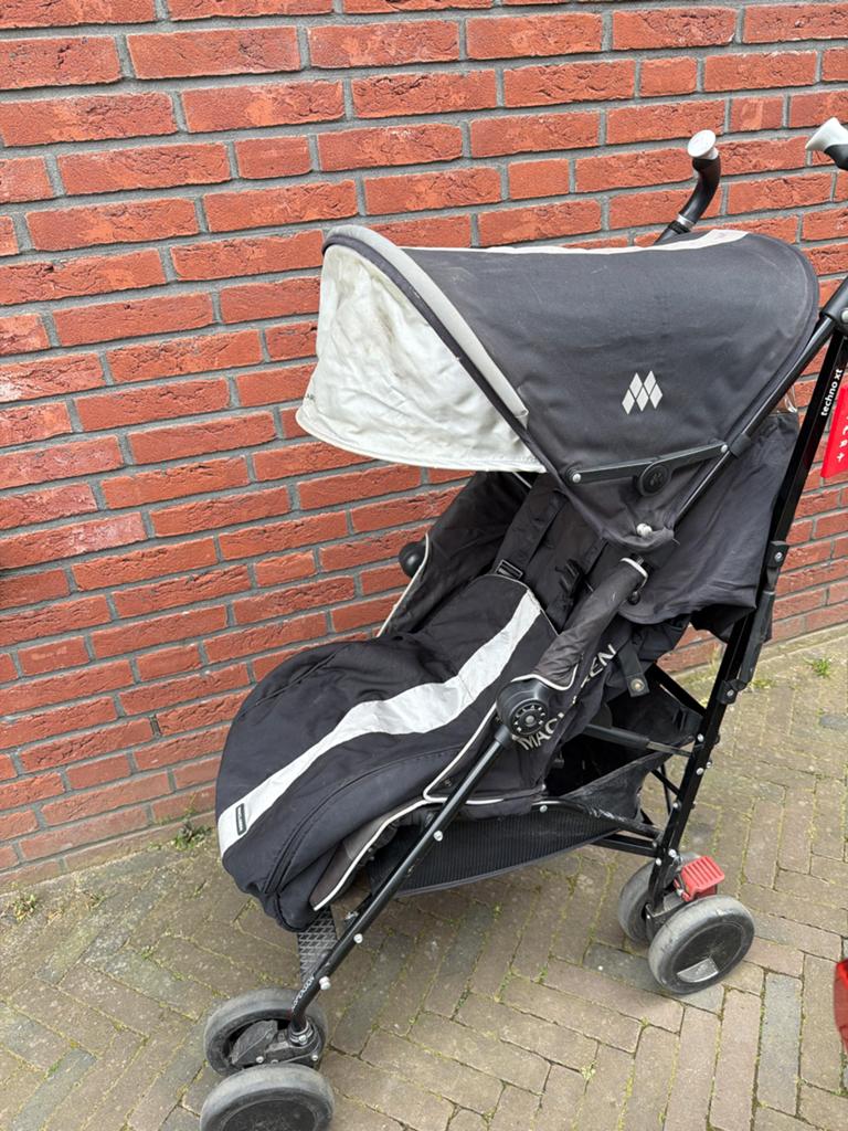 Maclaren buggy - zwart met zonnekap, Kinderen en Baby's, Buggy's, Ophalen, Gebruikt, Maclaren, Zonnekap