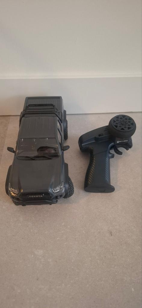 FMS RC Toyota Tacoma Offroad Truck 1:24 RTR, Elektro, Auto offroad, Ophalen of Verzenden, Zo goed als nieuw