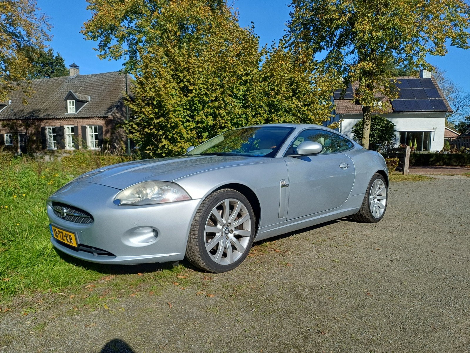 Jaguar XK 4.2 Coupe AUT 2007 Grijs, Auto's, Achterwielaandrijving, 8 cilinders, 4 stoelen, Origineel Nederlands