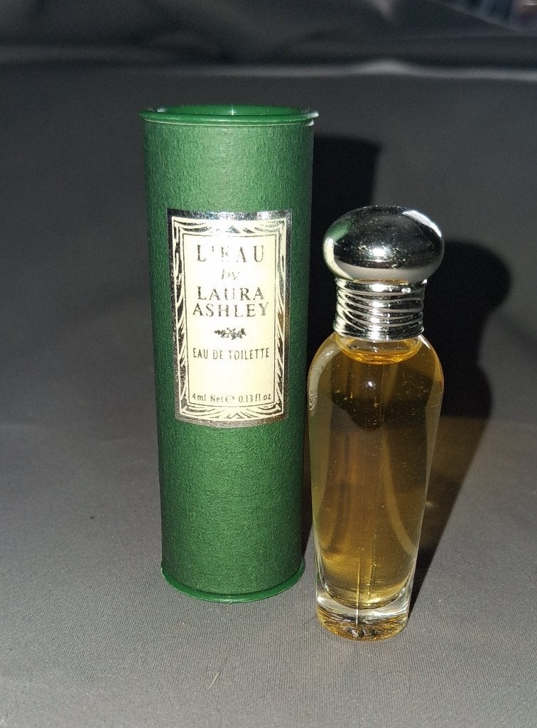 Parfum miniatuur - Laura ashley + doosje, Ophalen of Verzenden, Zo goed als nieuw, Miniatuur, Gevuld