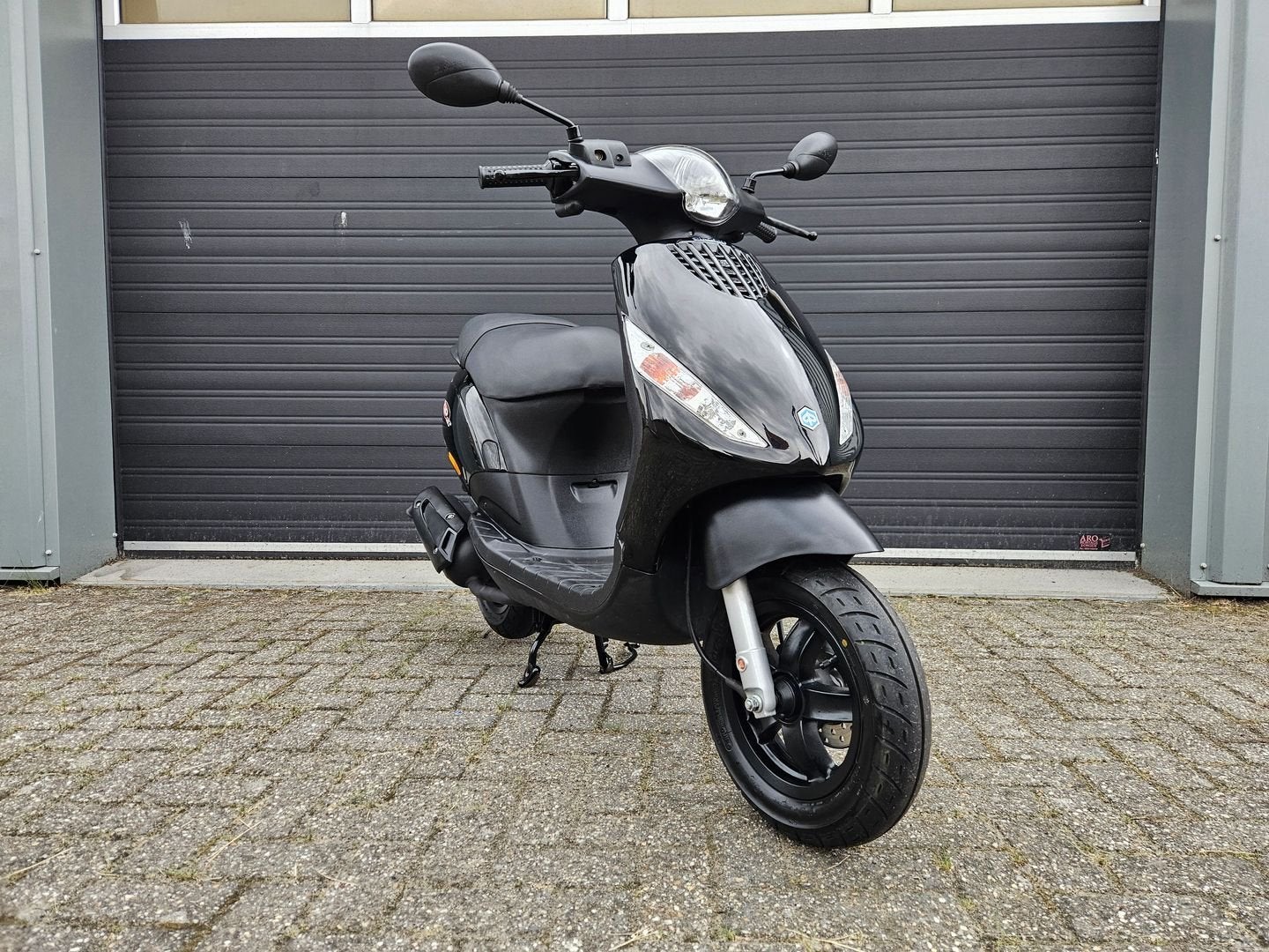 PIAGGIO  ZIP 50 2T BJ 2015 ZWART 2382KM DUITS TOPSTAAT!!, Fietsen en Brommers, Scooters | Piaggio, Maximaal 45 km/u, Onbekend