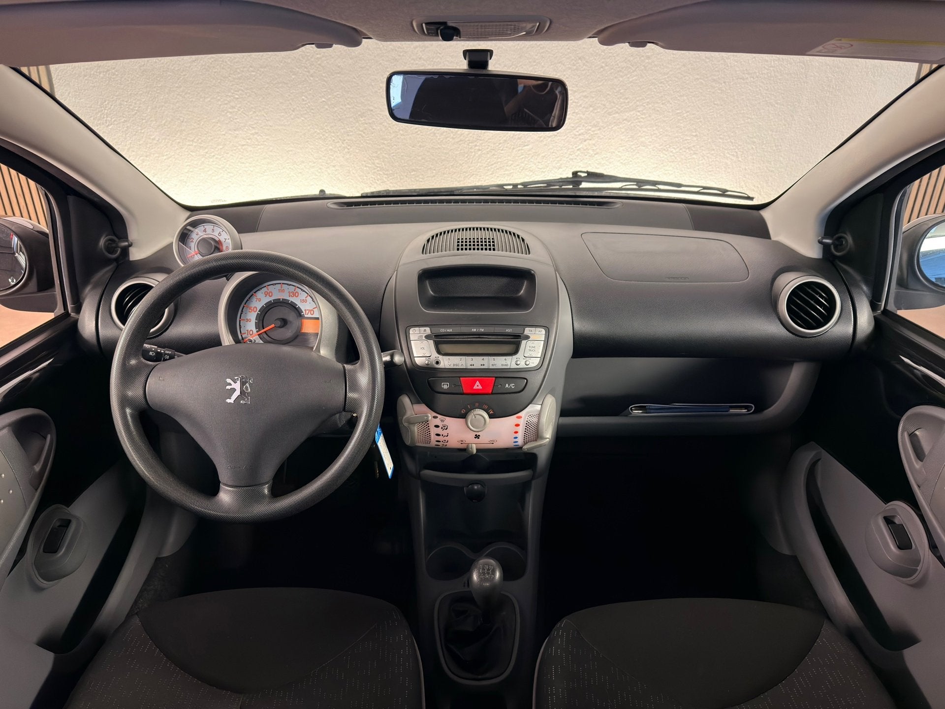 Peugeot 107 1.0-12V XS Airco, All Season Banden, Voorwielaandrijving, Euro 5, Stof, Gebruikt
