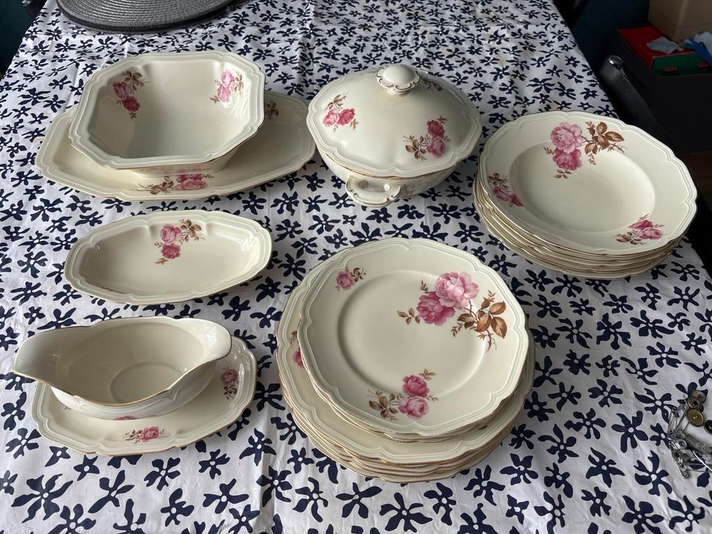 Hutschenreuther servies met roze bloemen, Antiek en Kunst, Antiek | Servies compleet, Ophalen