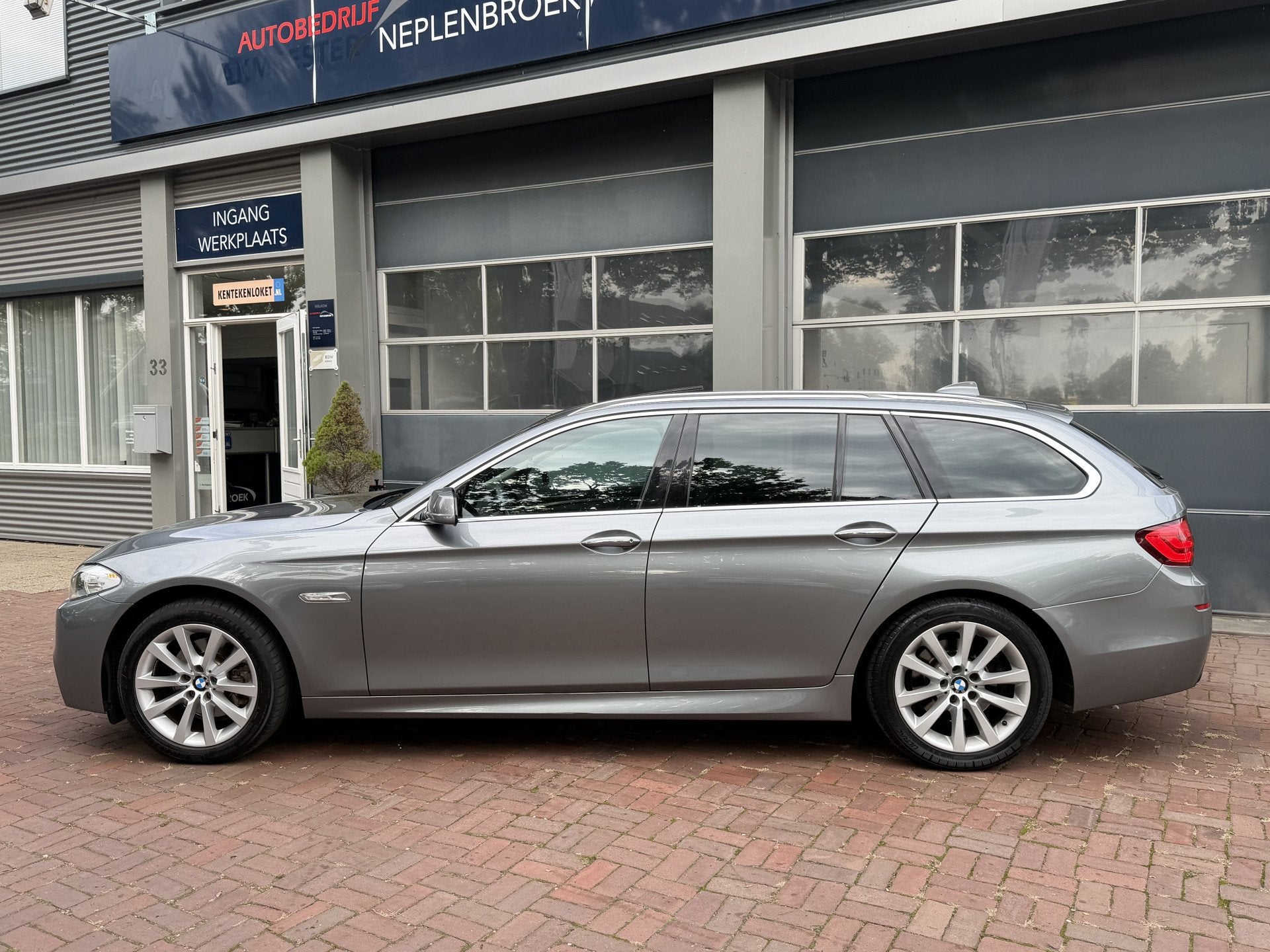 BMW 5 Serie Touring 523i High Executive Bj 2011 Trekhaak 200, Auto's, Achterwielaandrijving, Gebruikt, Zwart, 2000 kg