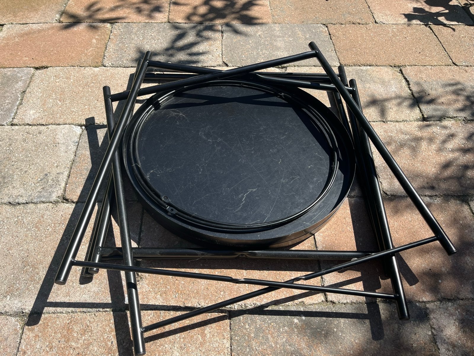 2 IKEA Gladom bijzettafels - Zwart, opvouwbaar, Minder dan 55 cm, Gebruikt, Metaal of Aluminium, Rond