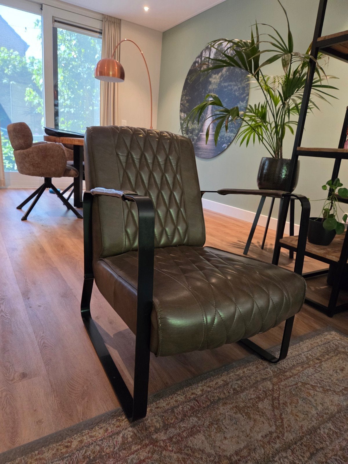 Taupe leren fauteuil/stoel - met beschadiging, Huis en Inrichting, Fauteuils, Ophalen, Gebruikt, 50 tot 75 cm, Leer