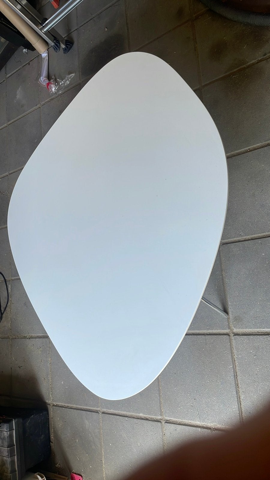 Leolux Liliom bijzettafel, Ophalen of Verzenden, Zo goed als nieuw, Rond, Minder dan 55 cm