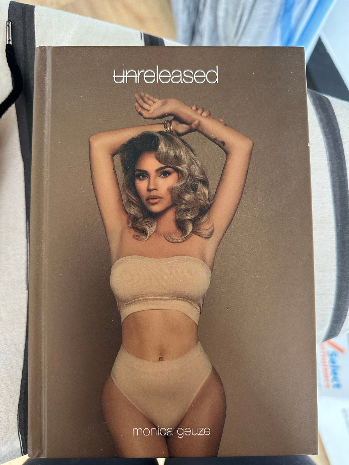 Unreleased - Monica Geuze (Boek), Ophalen, Zo goed als nieuw, Nederland