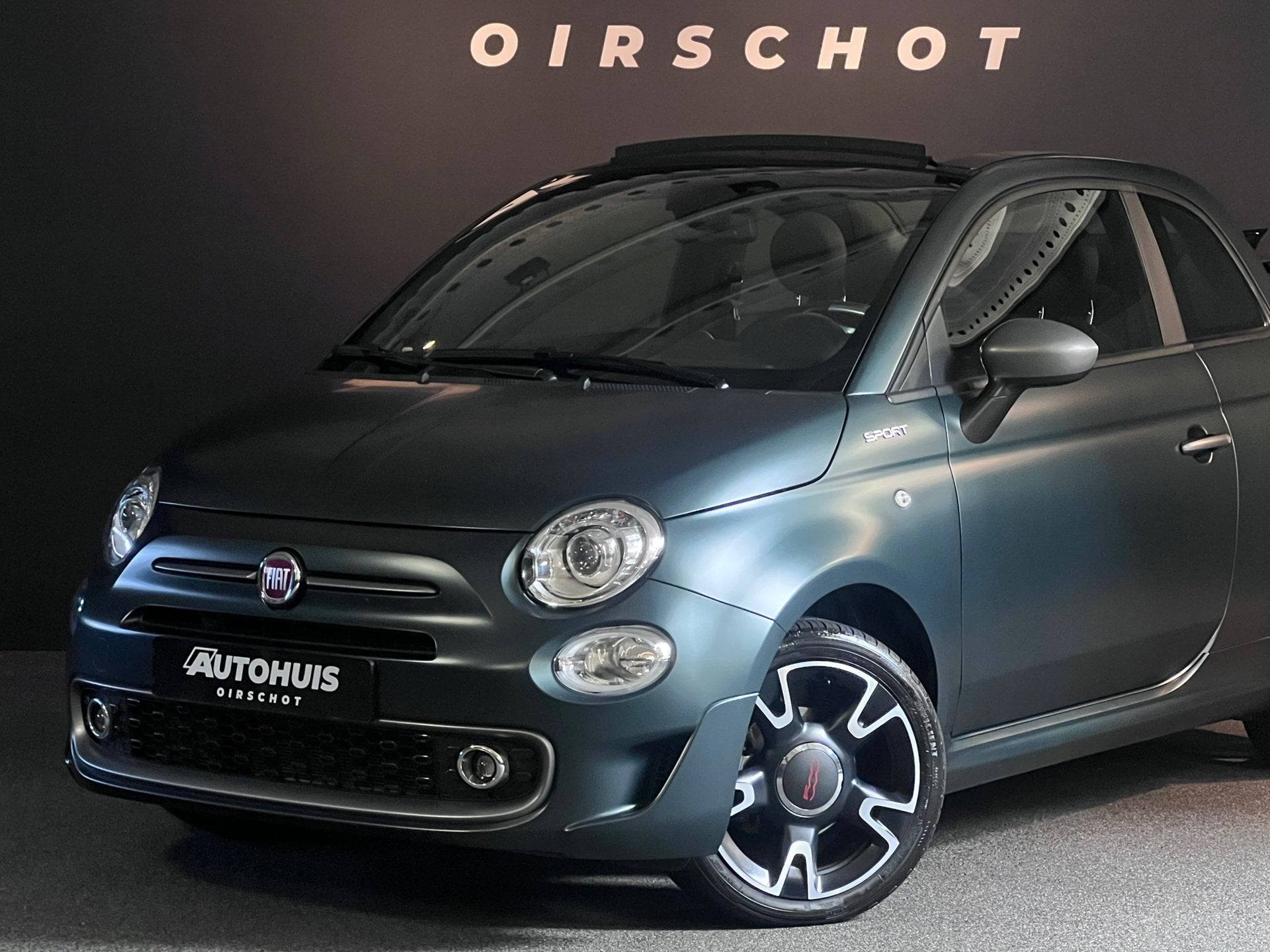 Fiat 500 C 1.0 Hybrid Sport Matt groen/ Beats Audio/ Carplay, Automatische klimaatregeling, Cabriolet, 4 stoelen, Leder en Stof