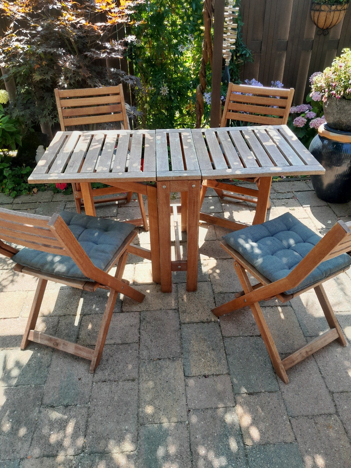 Houten tuinset met inklapbare tafel en stoelen, Ophalen, 4 zitplaatsen, Gebruikt, Tuinset