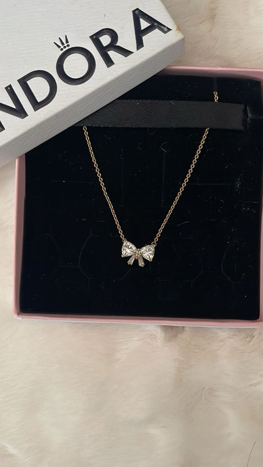 Pandora vergulde ketting met strikje, Met hanger, Nieuw, Ophalen of Verzenden, Goud