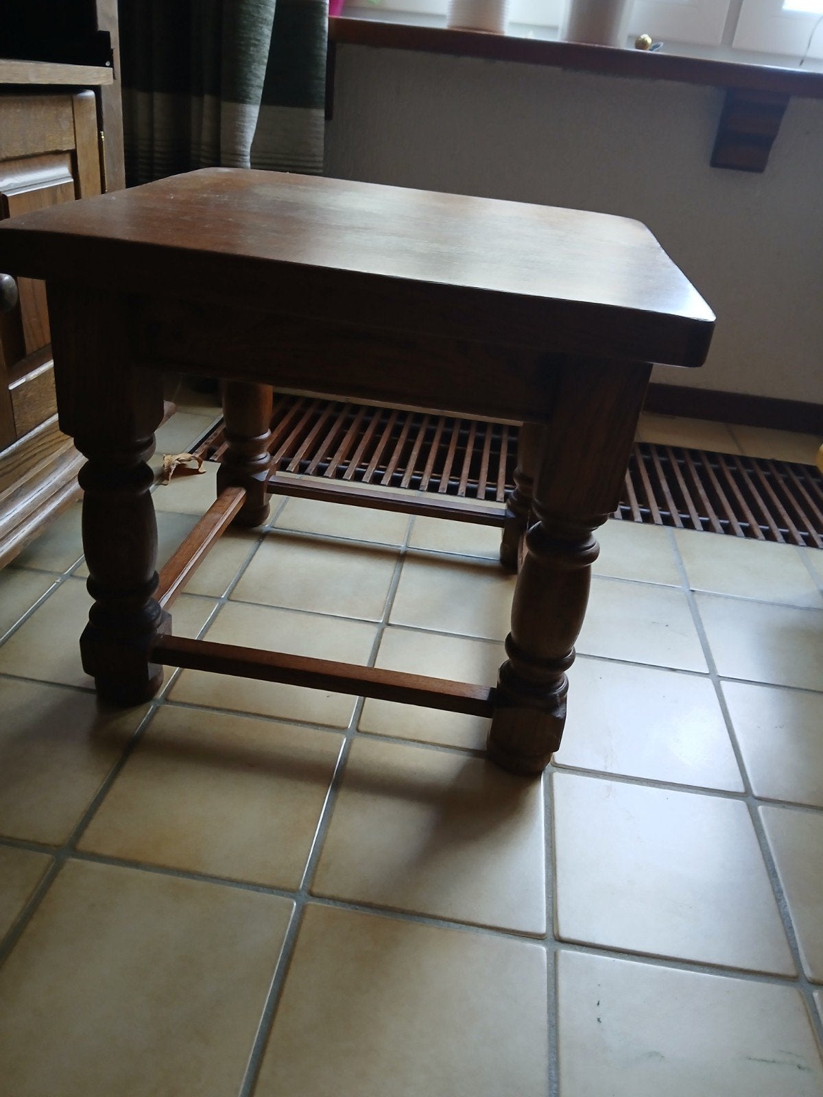 2 mooie eikenhouten bijzettafels, Minder dan 55 cm, Gebruikt, Vierkant, Hout