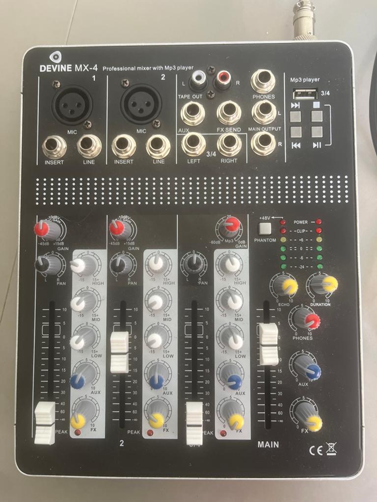 Devine MX-4 Professionele mixer met MP3-speler, Muziek en Instrumenten, Mengpanelen, Zo goed als nieuw, Minder dan 5 kanalen, Microfooningang