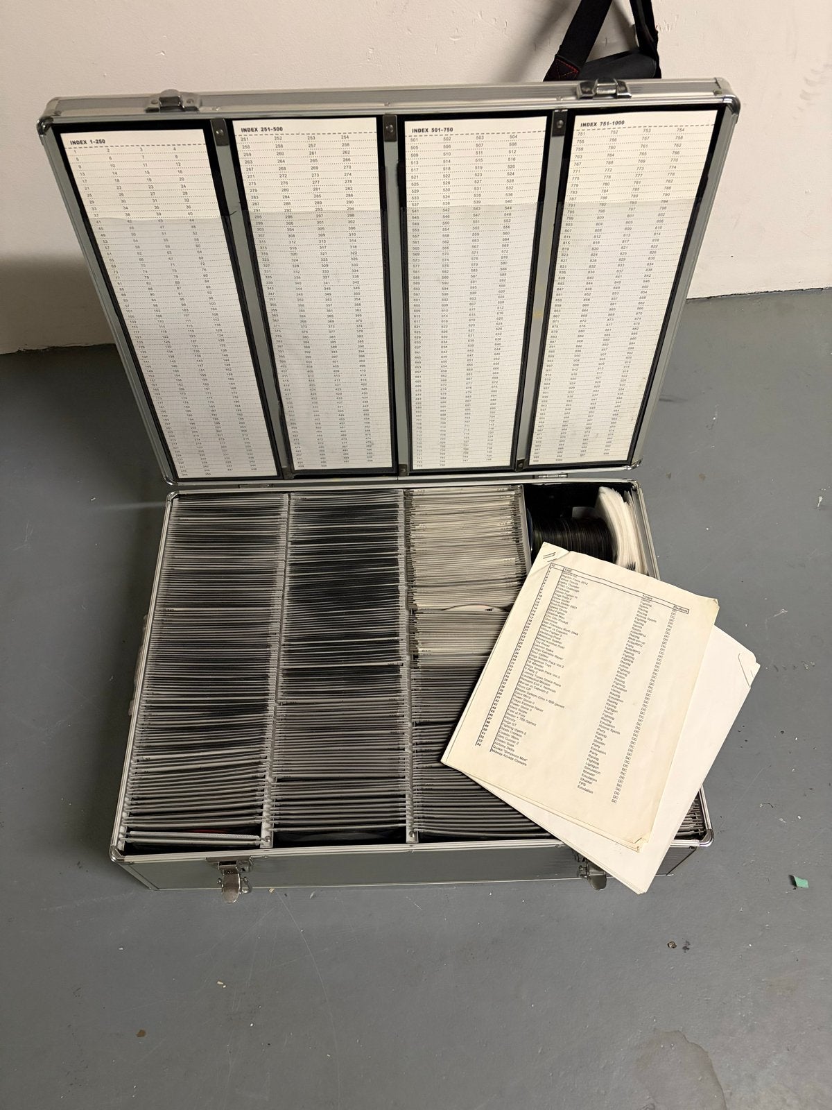 Uitgebreide DVD box met 1000 retro games (PSX, DC, PS2), Ophalen, Gebruikt