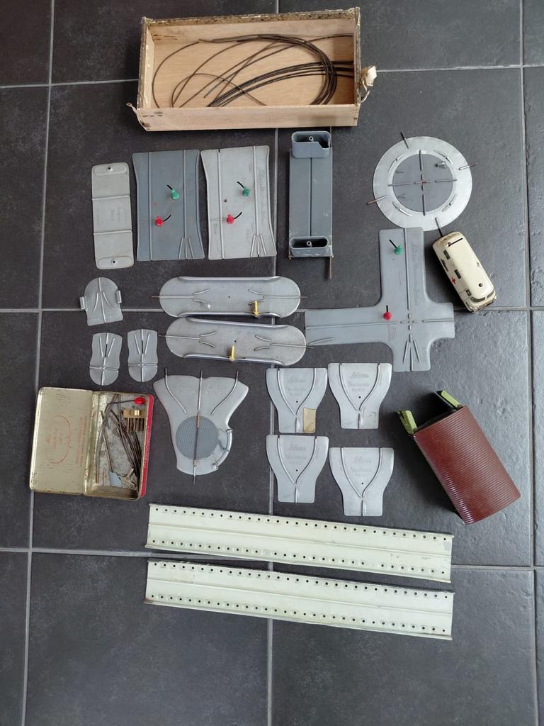 Schuco Varianto-Box 3010/30 met ambulance en accessoires, Overige merken, Gebruikt, 1:50 of kleiner, Auto