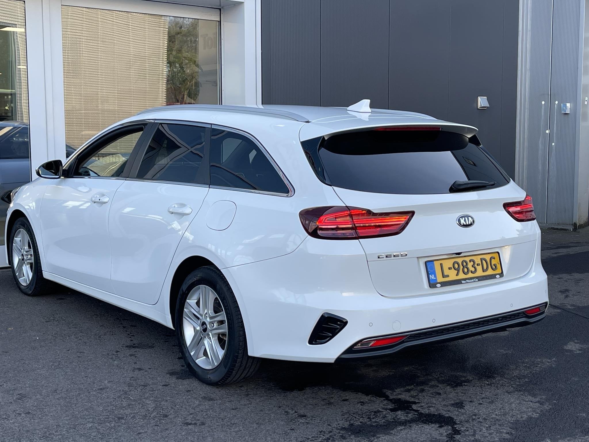 Kia Ceed Sportswagon 1.5 T-GDi DynamicPlusLine | Stoel/Stuur, Auto's, Kia, Gebruikt, Euro 6, 4 cilinders, 160 pk