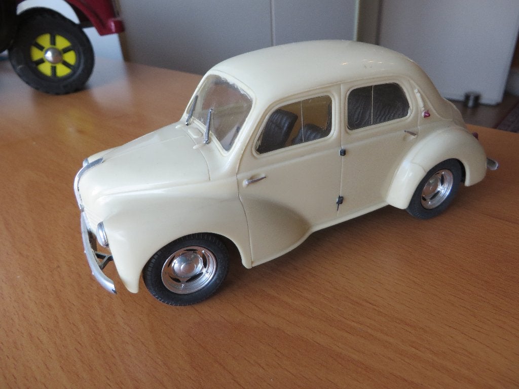 IMAI 1:20 Renault 4CV gebouwde plastic kit, Ophalen of Verzenden, Gebruikt, Auto