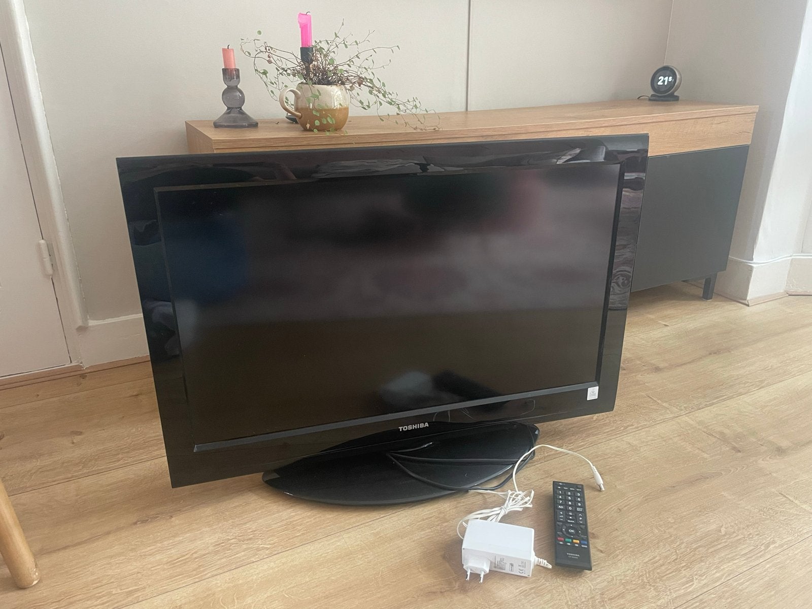 Toshiba LCD TV met afstandsbediening, Audio, Tv en Foto, Ophalen, 50 Hz, 60 tot 80 cm, Gebruikt