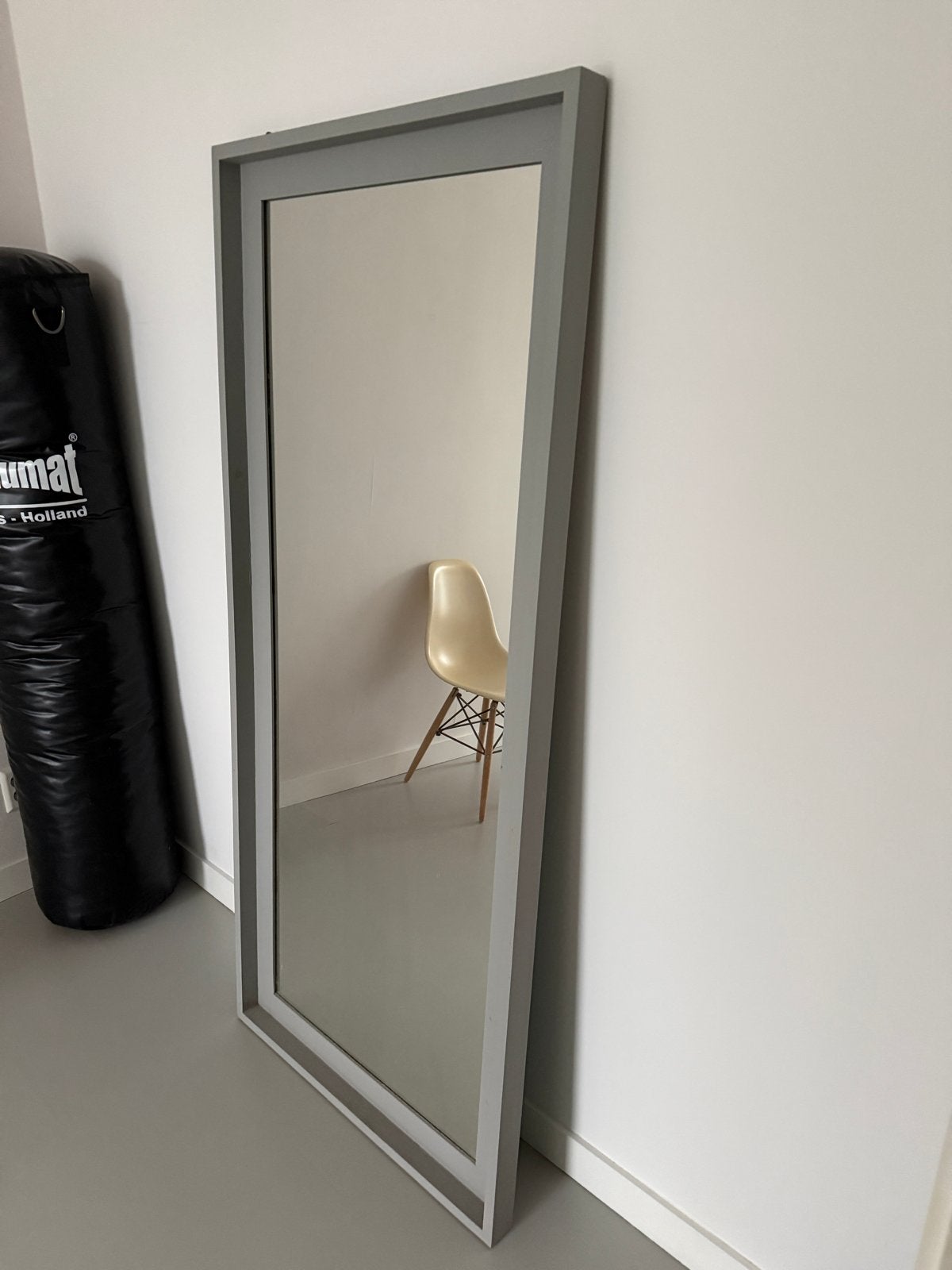 Grote spiegel met grijze lijst (185 cm x 80 cm), Huis en Inrichting, Gebruikt, Ophalen of Verzenden, 75 tot 100 cm, 150 tot 200 cm