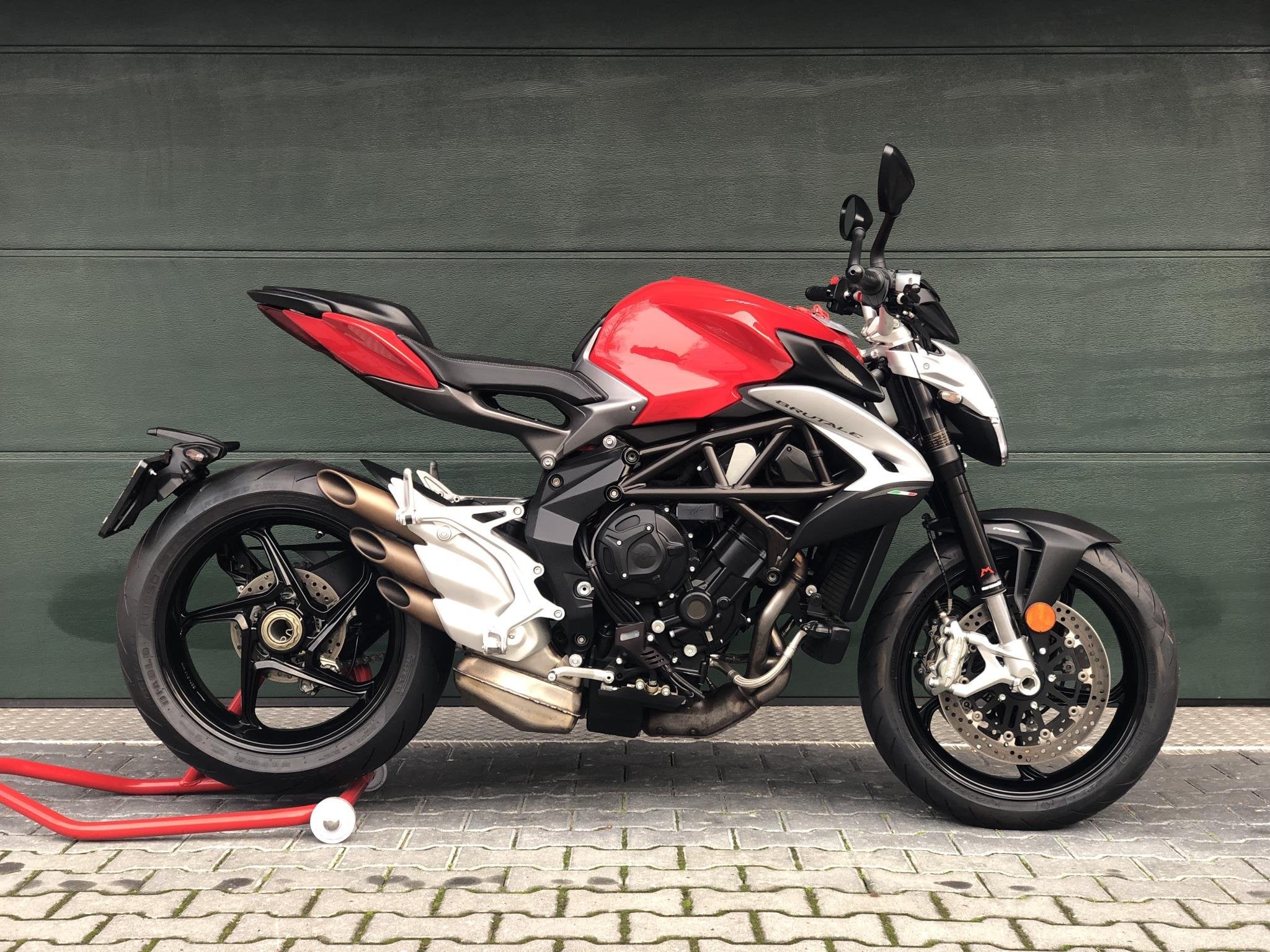 MV AGUSTA BRUTALE 800 6/'17 - 2dkm - 2de gen - ALS NIEUW!, Motoren, Motoren | MV Agusta, Overig, Gebruikt, Bedrijf