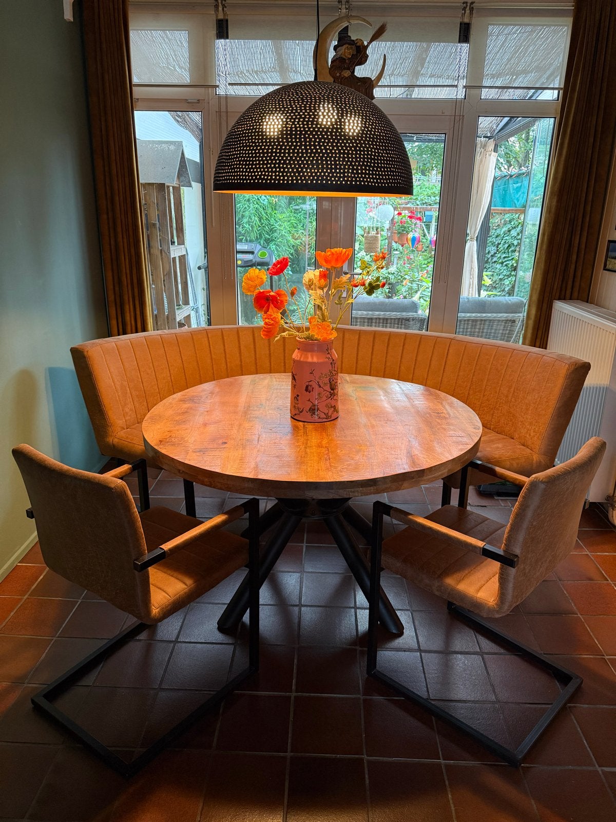 Eettafel met ronde bank en 2 stoelen. Tafel 130cm, Ophalen, Gebruikt, Overige kleuren, Drie