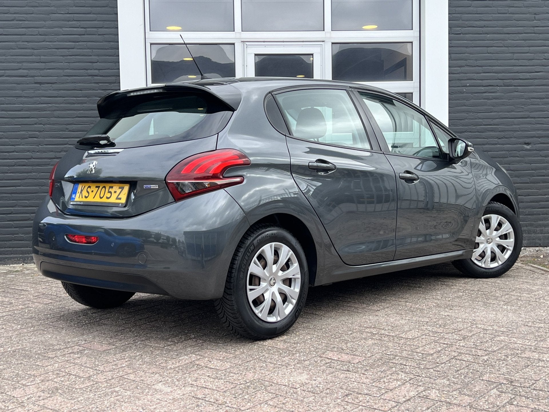 Peugeot 208 PureTech 82 Blue Lion | Navigatie | Carplay | Bl, Voorwielaandrijving, 12 maanden, Stof, Gebruikt