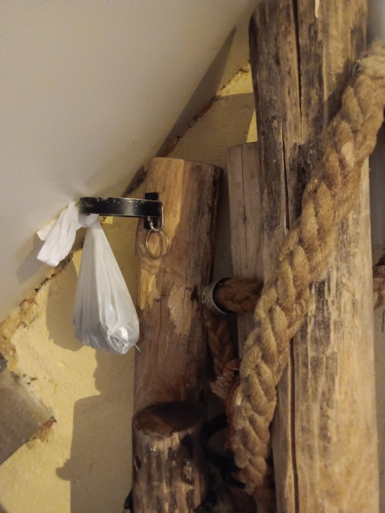 compleet ara (papegaai)  kooi met boomstammen en toebehoren, Ophalen, Gebruikt, Metaal, Vogelkooi