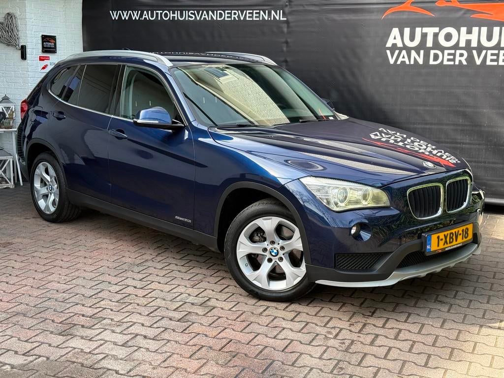 BMW X1 SDrive20i Limited Series, 192 PK! Cruise/Clima/PDC/Tr, Euro 5, 4 cilinders, Blauw, Grijs