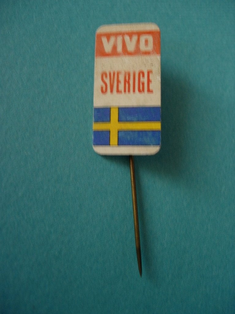 Speldje van VIVO (Zweden) ook de vlag is afgebeeld, Verzenden, Zo goed als nieuw, Merk, Speldje of Pin