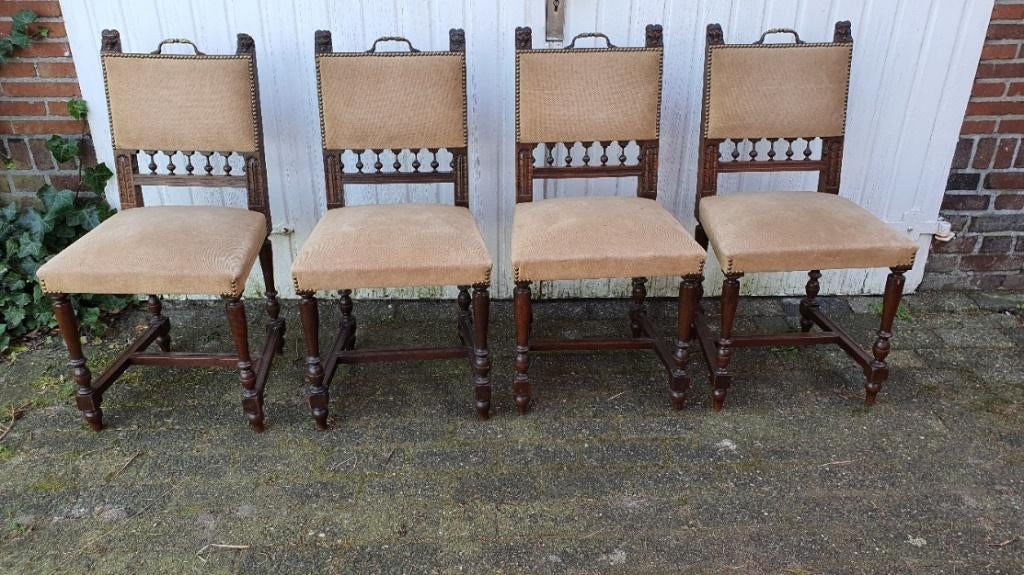 4 Antieke stoelen uit 1810 met Leeuwenkoppen. 50€ voor de 4, Antiek en Kunst, Antiek | Meubels | Stoelen en Banken, Ophalen