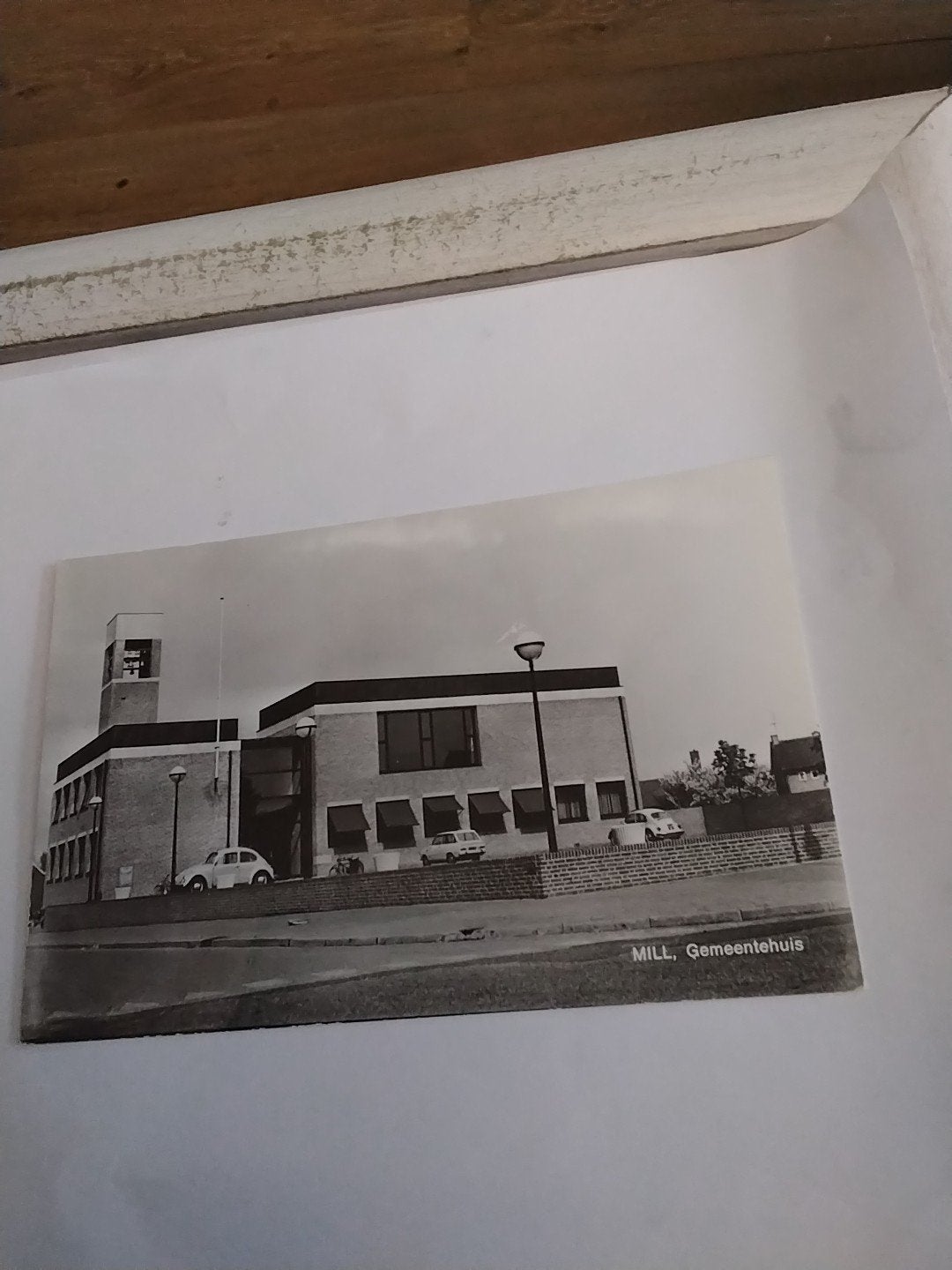 Ansichtkaart Gemeentehuis Mill - Zwart-wit, Jaren '60, Ophalen of Verzenden