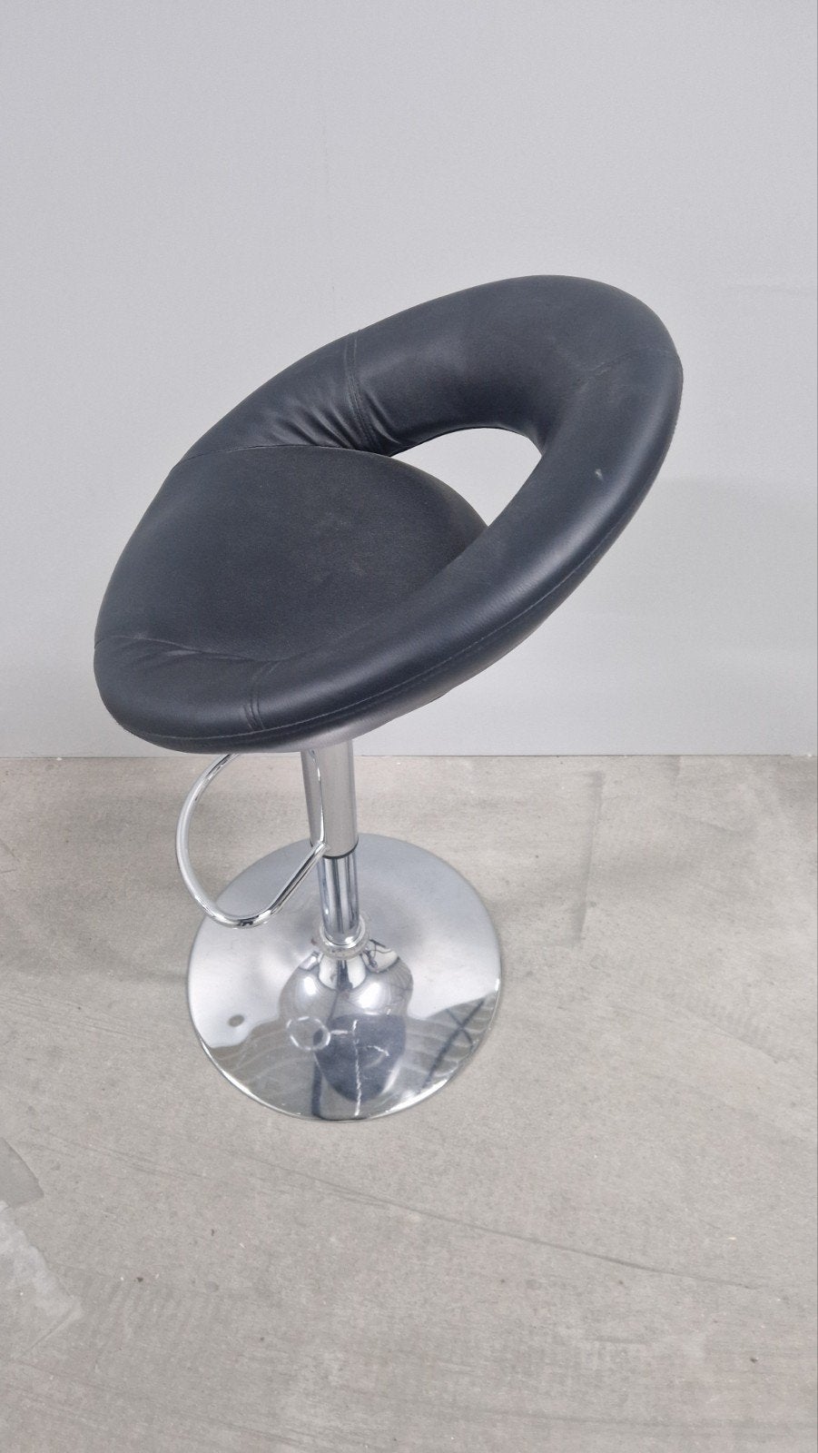 Moderne barkrukken, zwart leer, in hoogte verstelbaar, Ophalen, 90 cm of meer, In hoogte verstelbaar, Leer