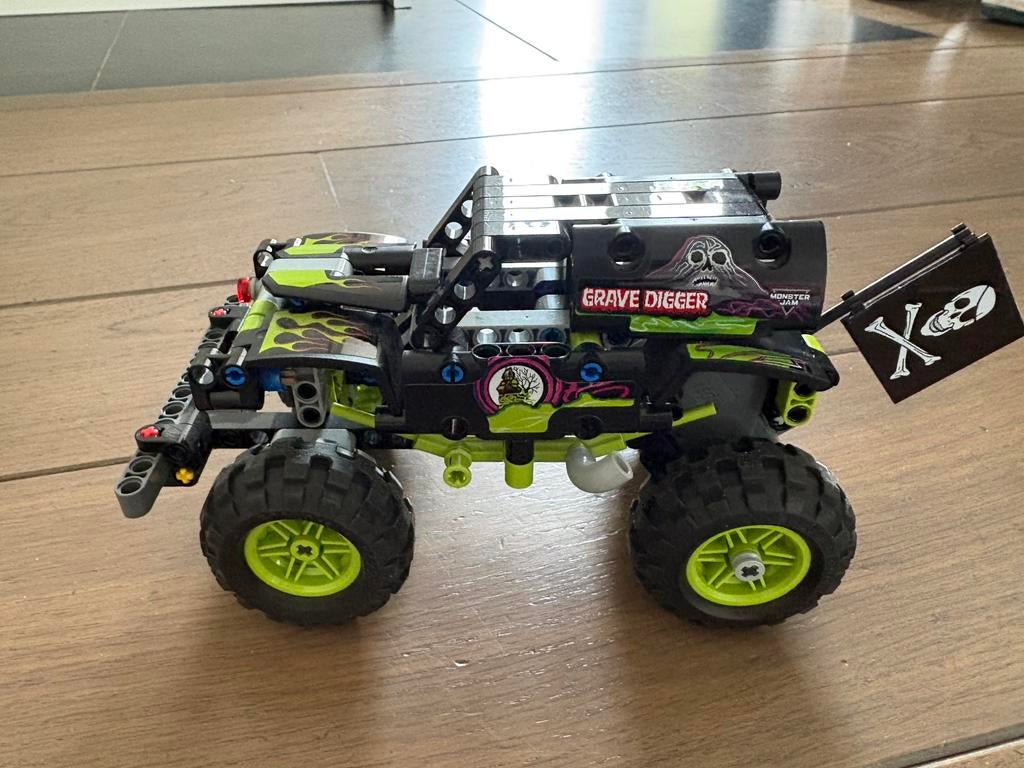 Lego technic monster jam grave digger, Ophalen of Verzenden, Zo goed als nieuw, Overige schalen