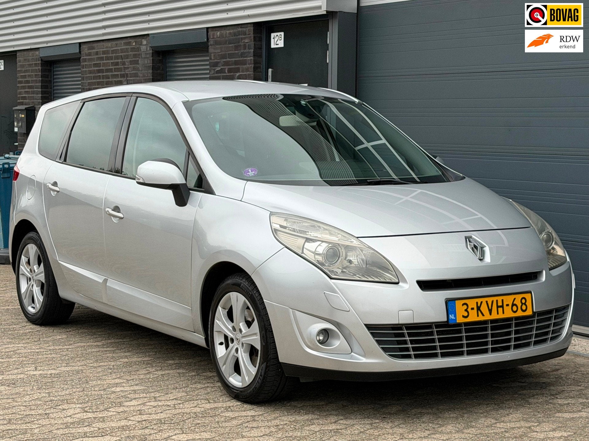 Renault Grand Scénic 2.0 Dynamique 7p. NAVI CLIMA CRUISE TR, Auto's, Euro 5, Stof, Gebruikt, 4 cilinders