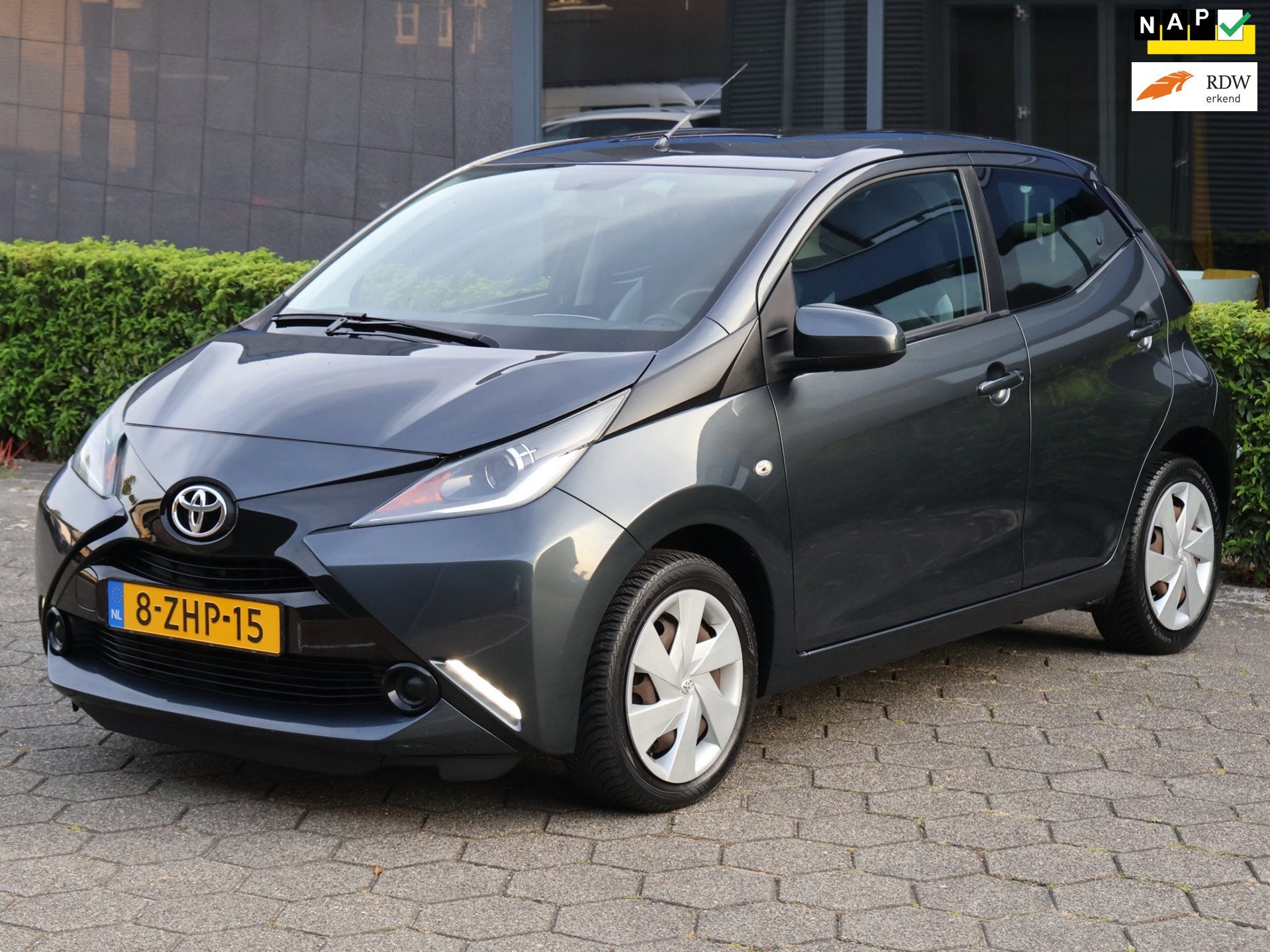 Toyota Aygo 1.0 VVT-i x-play|Camera|Nav|Airco|Elek. Ramen+Sp, Voorwielaandrijving, Euro 5, Stof, Gebruikt