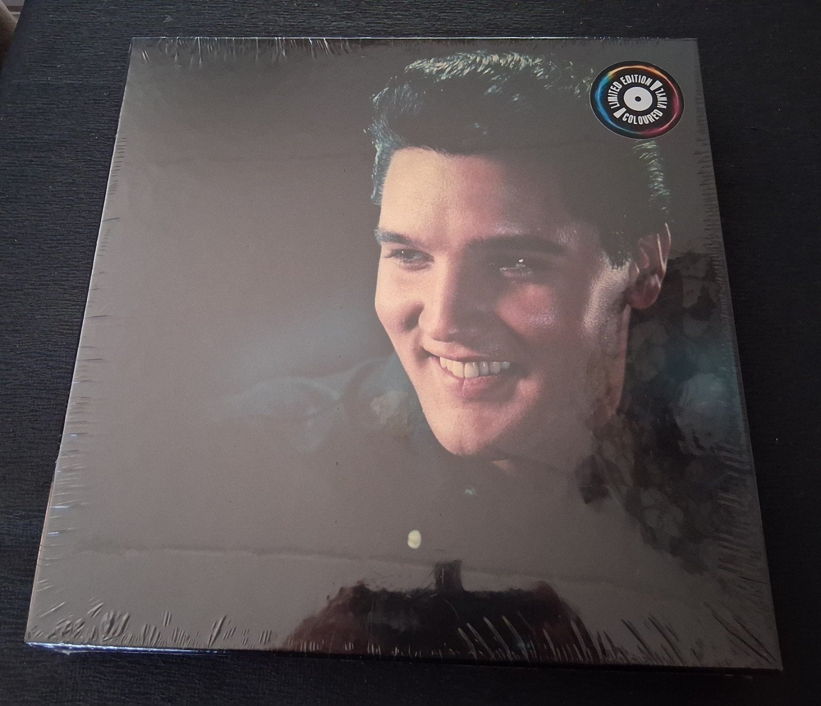 ELVIS PRESLEY VINYL-BOX (GEKLEURD), Geseald, Ophalen of Verzenden