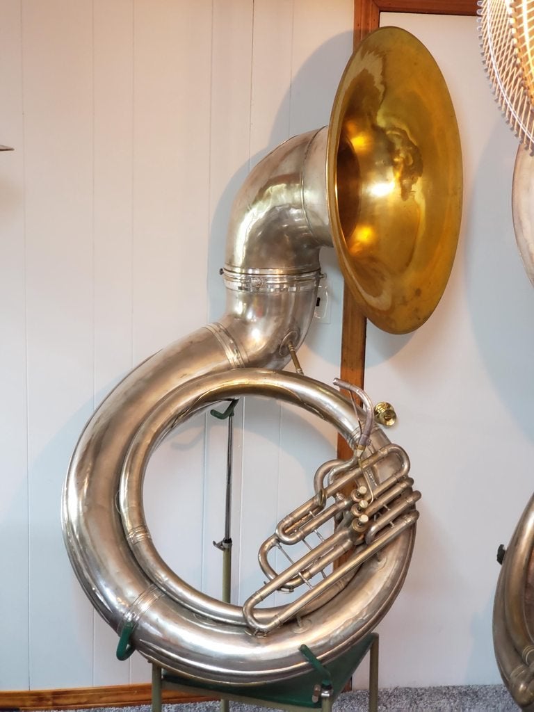 Gezocht! Conn 46K of 48K Jumbo Sousafoon Tuba!, Muziek en Instrumenten, Blaasinstrumenten | Tuba's, Ophalen, Gebruikt, Bes-tuba